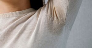 5 rimedi per le macchie di sudore