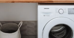 Aceto di mele: cosa succede se lo metti in lavatrice