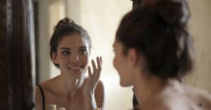 Potrai dire addio a occhiaie ed occhi stanchi con questo trucco