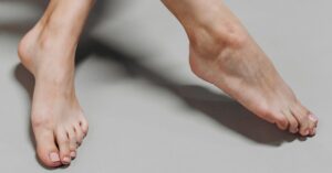 Non hai mai tempo per la pedicure? Ti sveliamo come risolvere in soli 5 minuti! 