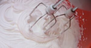 Smontare gli albumi ti preoccupa? Con un ingrediente non butterai via nulla