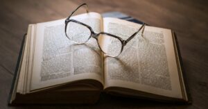 Come pulire gli occhiali: altro che sapone e pezzette!