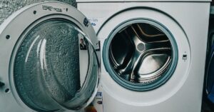 Niente detersivo: prepara il curalavatrice fai da te solo con ingredienti naturali