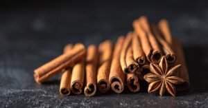 I numerosi benefici (alcuni impensabili) dell’acqua alla cannella