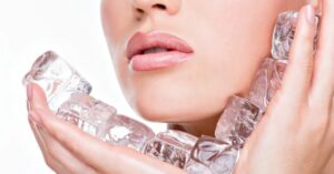 Migliorare la pelle con i cubetti di ghiaccio: trucchetto infallibile e del tutto naturale