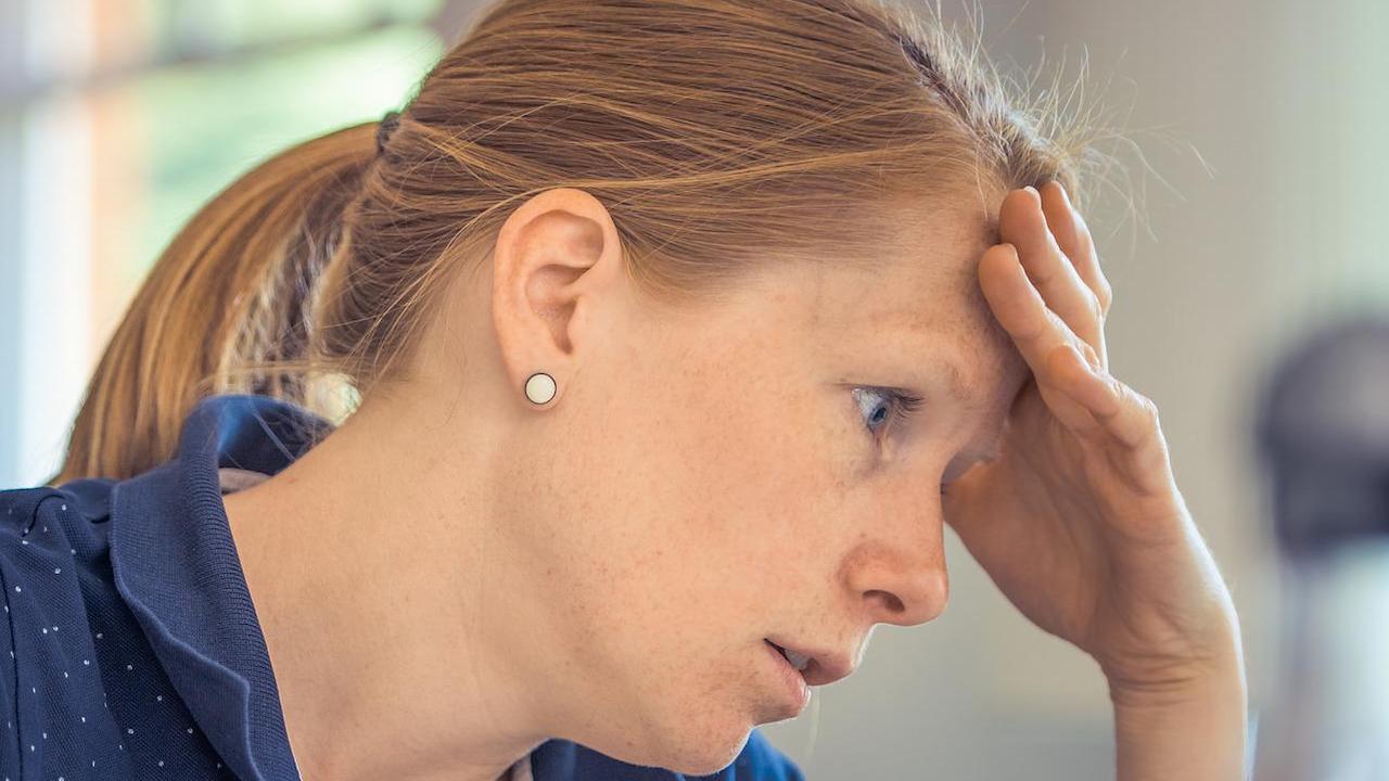 Donna in allarme stress