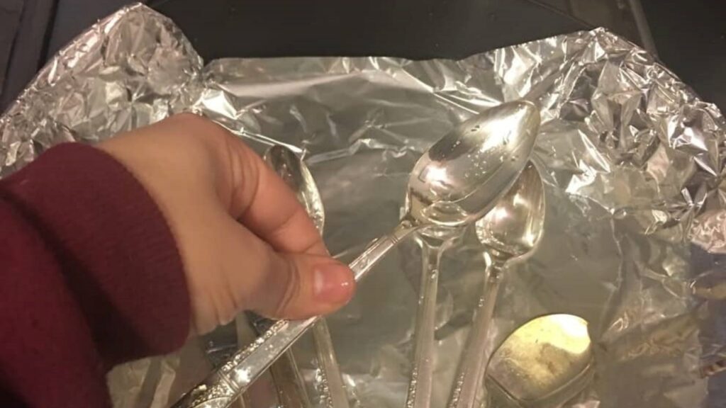 posate avvolte carta stagnola