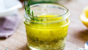 Shampoo per la perdita di capelli con rosmarino e limone