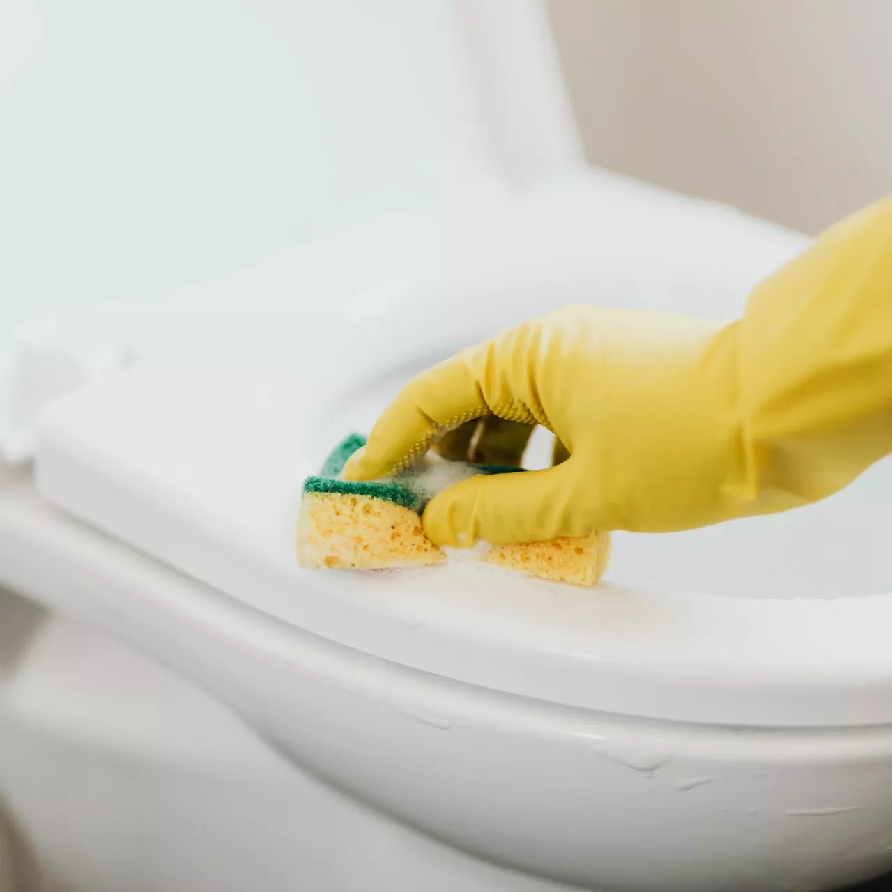 Pulire il WC con acqua ossigenata