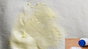 Impara a togliere le macchie di grasso dai vestiti con i seguenti consigli