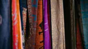 Come tingere i tessuti: 3 metodi alternativi fai da te