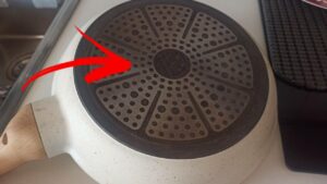 Come rimuovere le incrostazioni da pentole e padelle con rimedi naturali e semplici trucchi