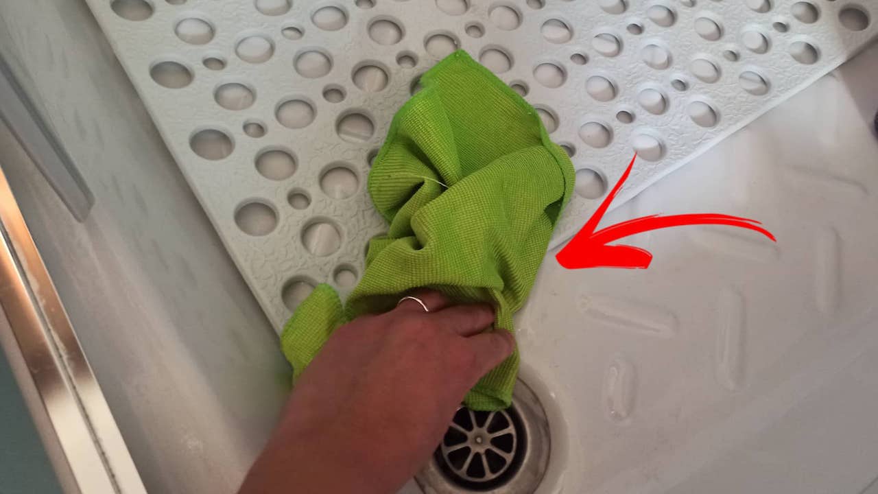 Pulizia piatto doccia