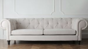 Come pulire il divano in pelle bianco