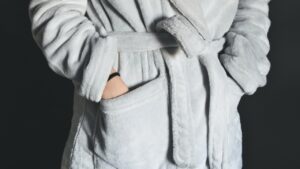 L’errore che quasi tutti commettiamo con l’accappatoio e come rimediare in 5 minuti