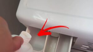 Candeggina in lavatrice? Questo è ciò che succede ai panni se lo fai