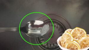 Per pulire e deodorare lo scarico del mio lavandino uso solo questi due ingredienti e sono già nella mia dispensa!