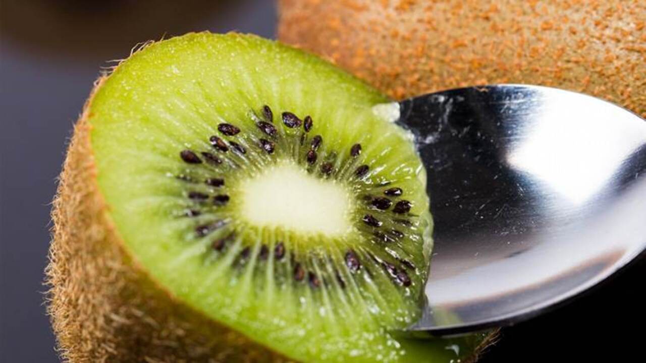 kiwi e cucchiaio