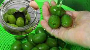 Come preparare le olive sotto sale per conservarle sempre gustose