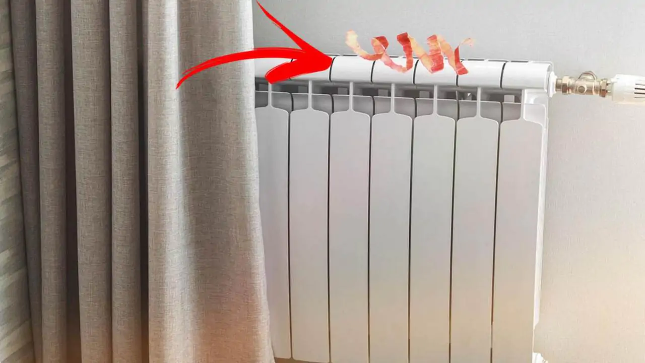 Bucce di mela messe sul termosifone