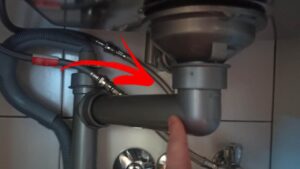 Il TRUCCO della carta stagnola contro tubature e lavandini intasati