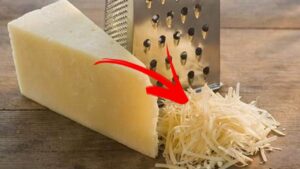 Il TRUCCO per conservare il formaggio grattugiato evitando che si formi la muffa