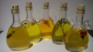 Come preparare l’oleolito di rosmarino, un rimedio naturale per dolori muscolari e articolari. Approfitta dei suoi benefici per la salute!