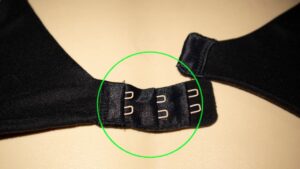 Prima di gettare via un vecchio reggiseno, stacca i gancetti: ecco a cosa possono servirti