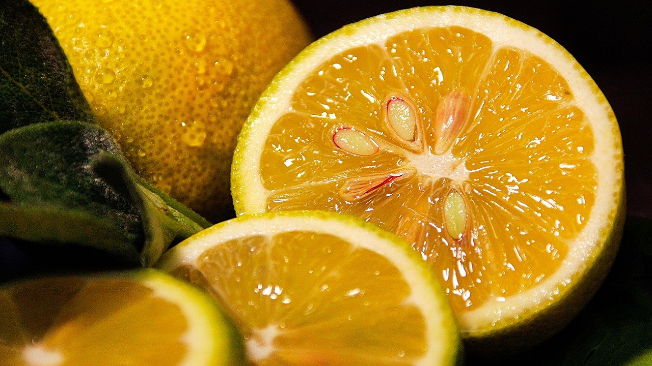 puzza fogna e limone