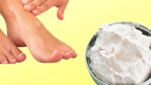Basta questo rimedio fai da te per far tornare morbidi i piedi secchi