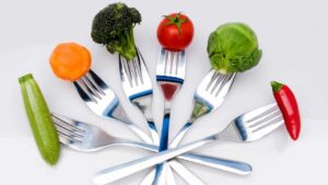 Quali sono gli alimenti che ti fanno mangiare di più: non te lo saresti mai aspettato