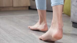 Come dimagrire in casa con il trucchetto della passeggiata