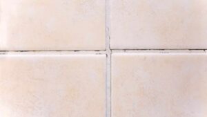 Sbiancare le fughe di casa: apri la dispensa, la soluzione la trovi proprio lì