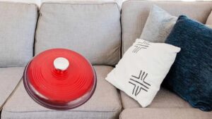 Il divano così tornerà pulito: hai bisogno solo di un coperchio
