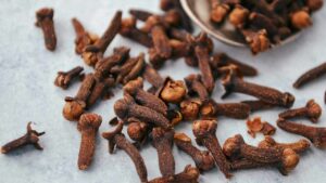 Cosa succede al tuo organismo se mangi i chiodi di garofano tutti i giorni? È meglio che tu lo sappia!