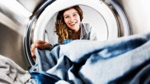 Asciugatrice: 10 suggerimenti pratici e un trucco extra per ridurre i costi