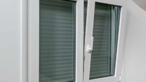 Come ridurre gli spifferi nel cassonetto delle tapparelle per un inverno più caldo in casa