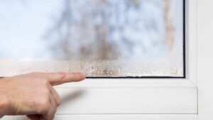 Trucchetti facili e veloci per eliminare umidità e condensa in casa