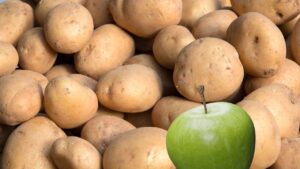 Il trucchetto che non tutti conoscono: potrai dire addio alle patate germogliate