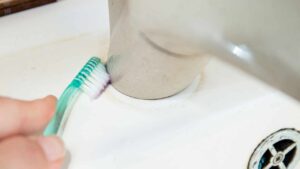 Addio graffi sulle superfici d’acciaio con questi facili trucchetti