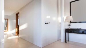 Corridoio buio: come renderlo più luminoso