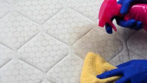 Materasso e macchie di pipì, fai così e tornerà pulito