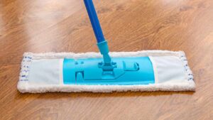 Come proteggere e pulire i pavimenti in legno