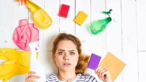 4 errori comuni durante le pulizie domestiche: li commetti anche tu?