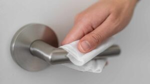 Pulisco e profumo la casa grazie a queste salviettine: ti dico come le preparo