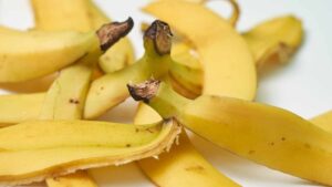 Devi farlo anche tu! Ecco tutti i modi per riutilizzare le bucce di banana