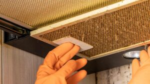 Cappa della cucina splendente con rimedi fai da te