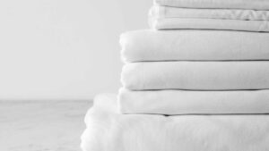 Federe e lenzuola dure: prova a risolvere così e dormirai meglio