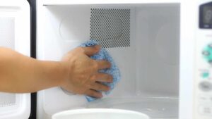 Microonde, frigorifero e lavandino, con un solo prodotto li pulisci tutti e tre