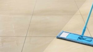 Non ti serve l’aceto per fare brillare i tuoi pavimenti: usa questo ingrediente